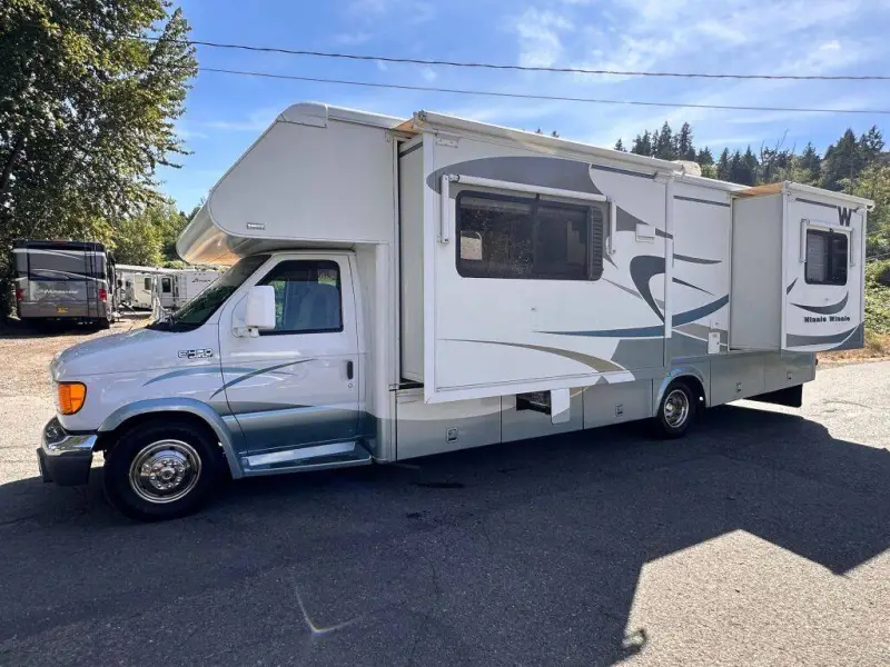 2005 Winnebago Minnie Winnie photo 23