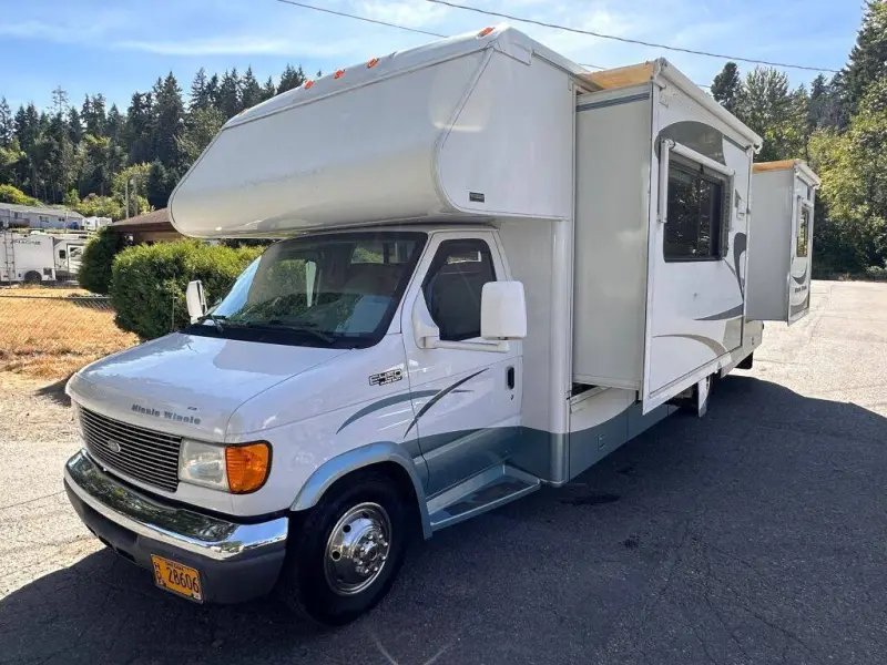 2005 Winnebago Minnie Winnie photo 1