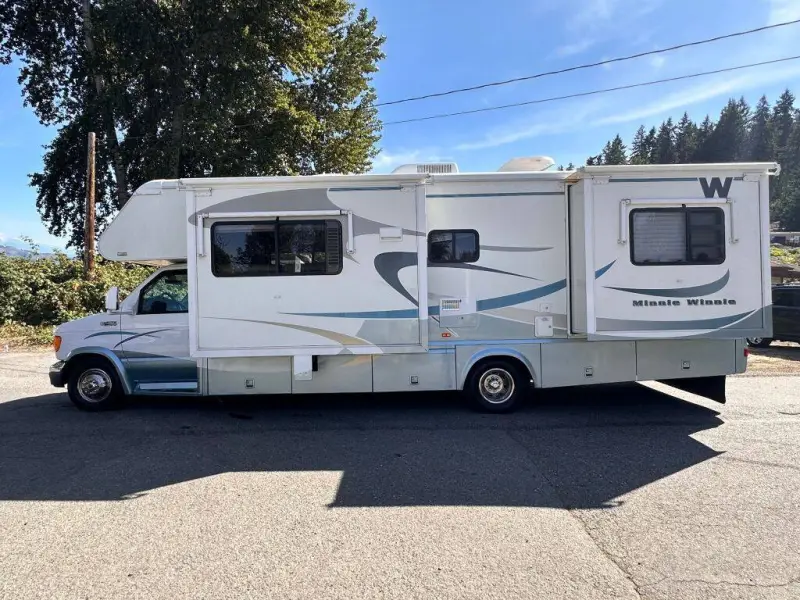 2005 Winnebago Minnie Winnie photo 24