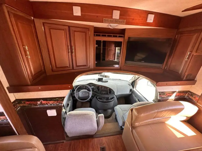 2005 Winnebago Minnie Winnie photo 9