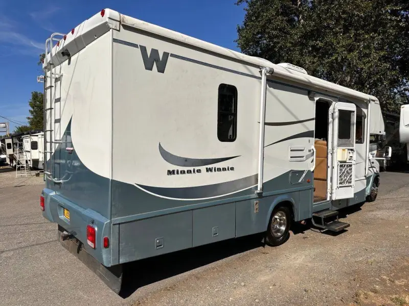 2005 Winnebago Minnie Winnie photo 18