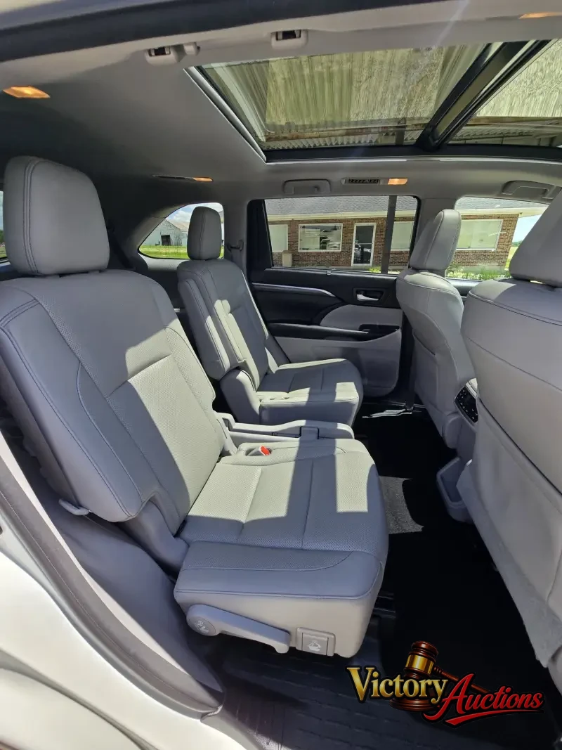 2018 Toyota Highlander Limited AWD photo 9