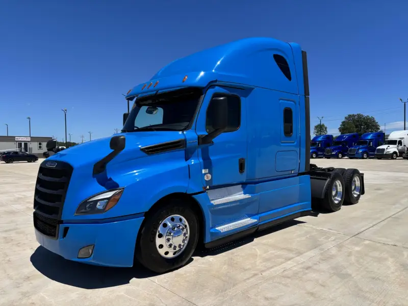 2020 Freightliner Cascadia 126 photo 1