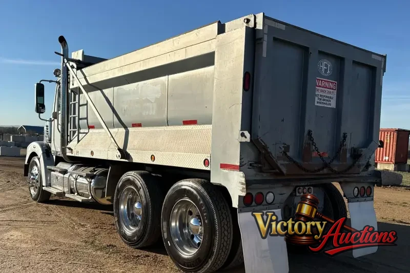 2013 Freightliner Coronado Dump Truck photo 7
