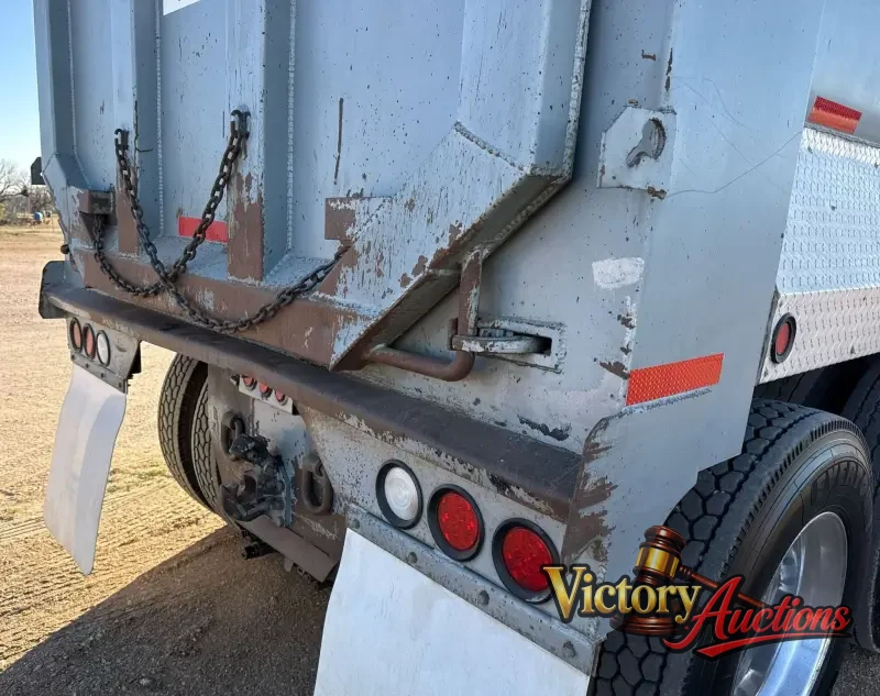 2013 Freightliner Coronado Dump Truck photo 18