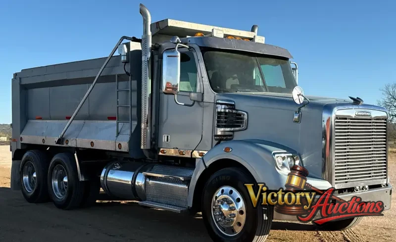 2013 Freightliner Coronado Dump Truck photo 3