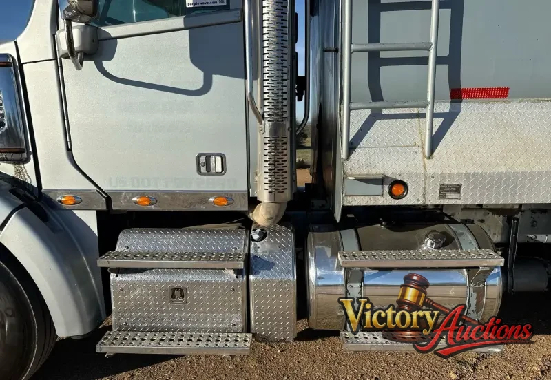 2013 Freightliner Coronado Dump Truck photo 9