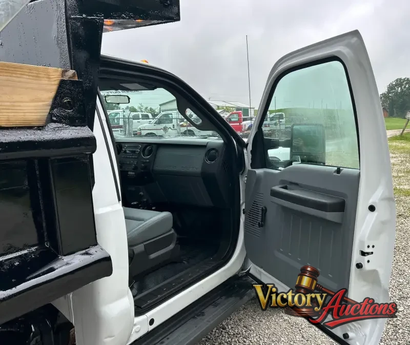 2011 Ford F-450 Super Duty XL Dump Truck photo 46
