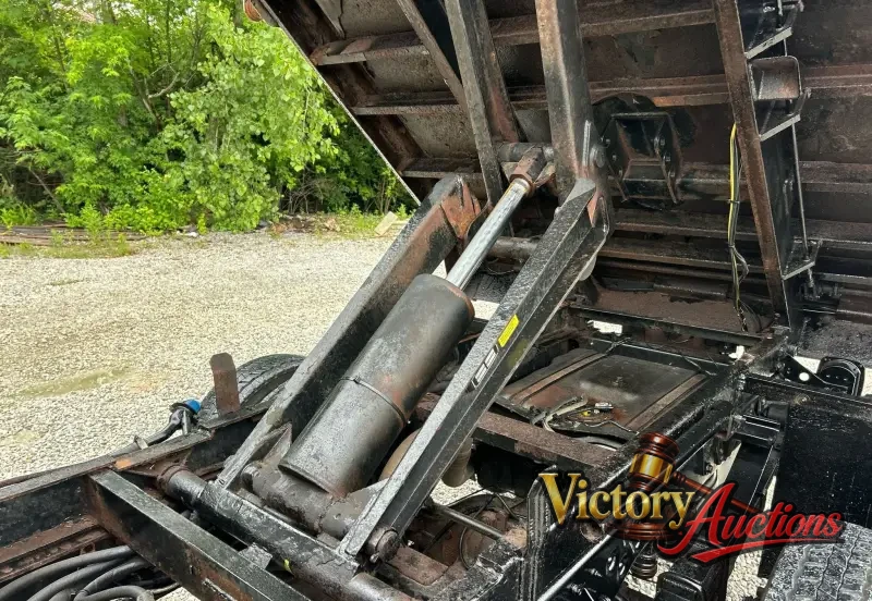2011 Ford F-450 Super Duty XL Dump Truck photo 19