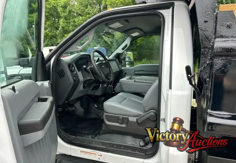 2011 Ford F-450 Super Duty XL Dump Truck photo 34