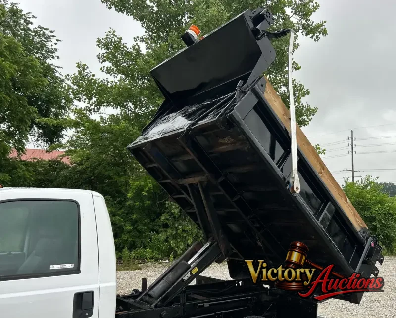 2011 Ford F-450 Super Duty XL Dump Truck photo 16