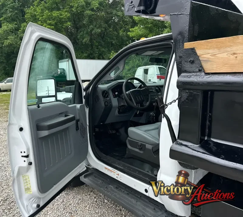 2011 Ford F-450 Super Duty XL Dump Truck photo 33