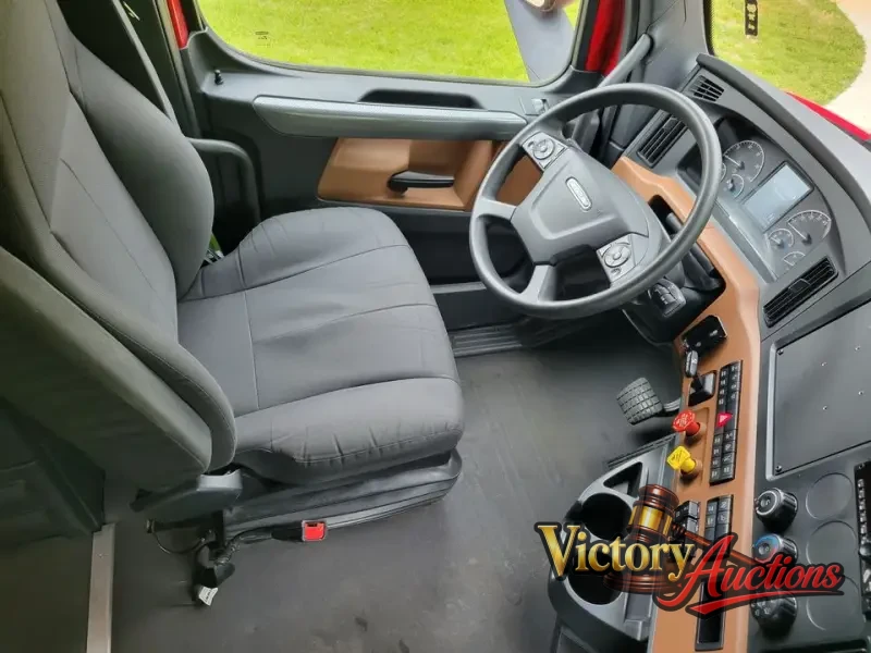 2022 Freightliner Cascadia 126 Semi Truck photo 3