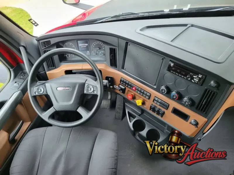 2022 Freightliner Cascadia 126 Semi Truck photo 8