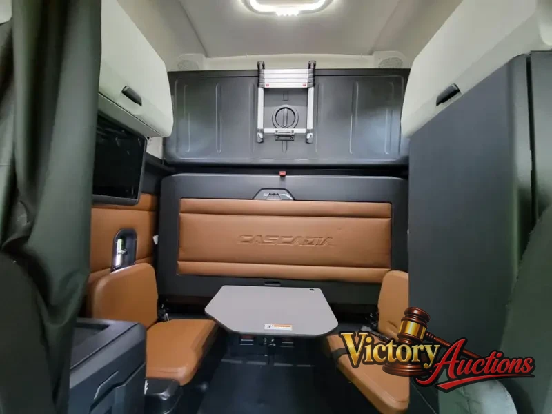 2022 Freightliner Cascadia 126 Semi Truck photo 6