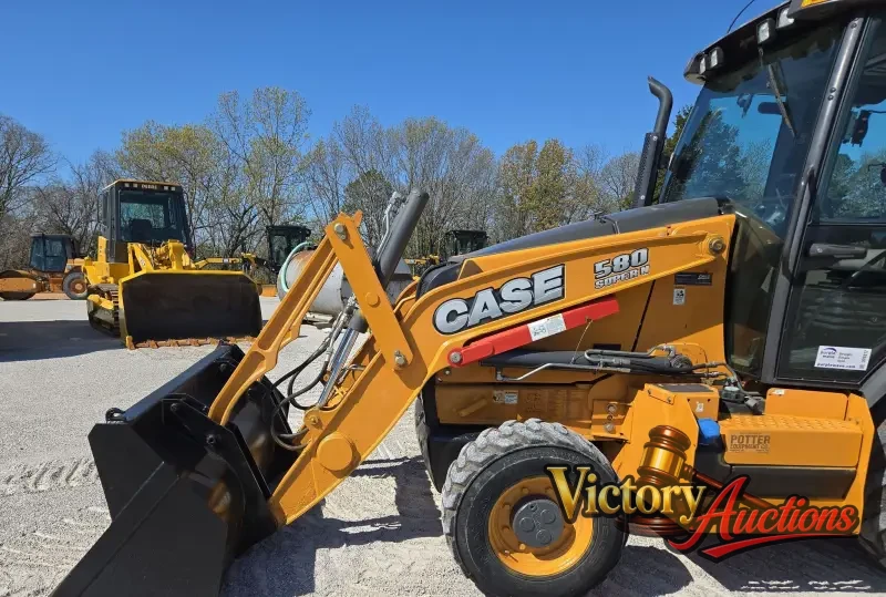2016 Case 580 Super N photo 11