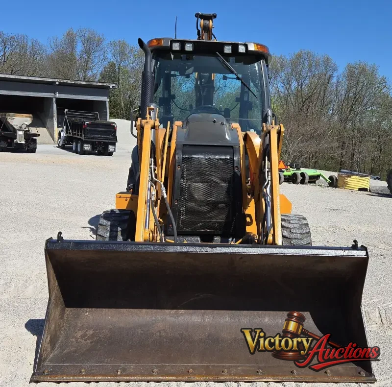 2016 Case 580 Super N photo 2