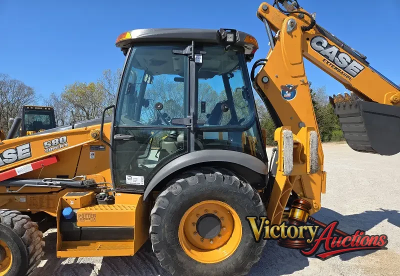 2016 Case 580 Super N photo 55