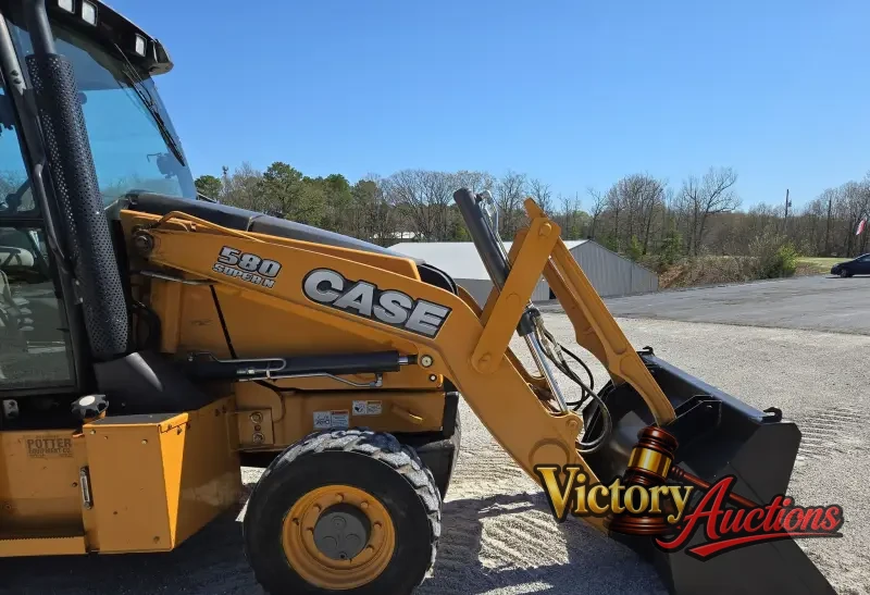 2016 Case 580 Super N photo 32