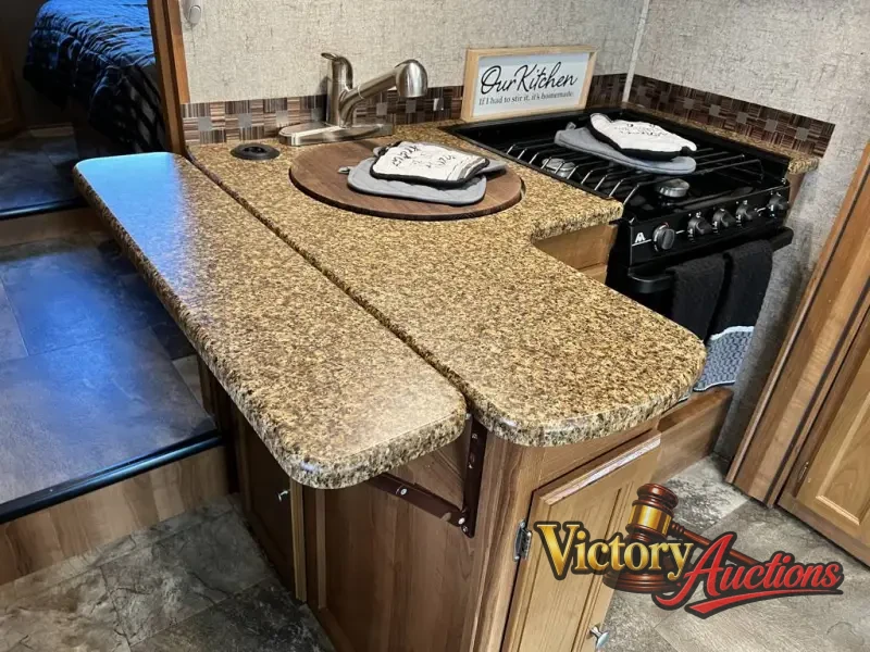 2019 Coachmen Leprechaun 260DS photo 9