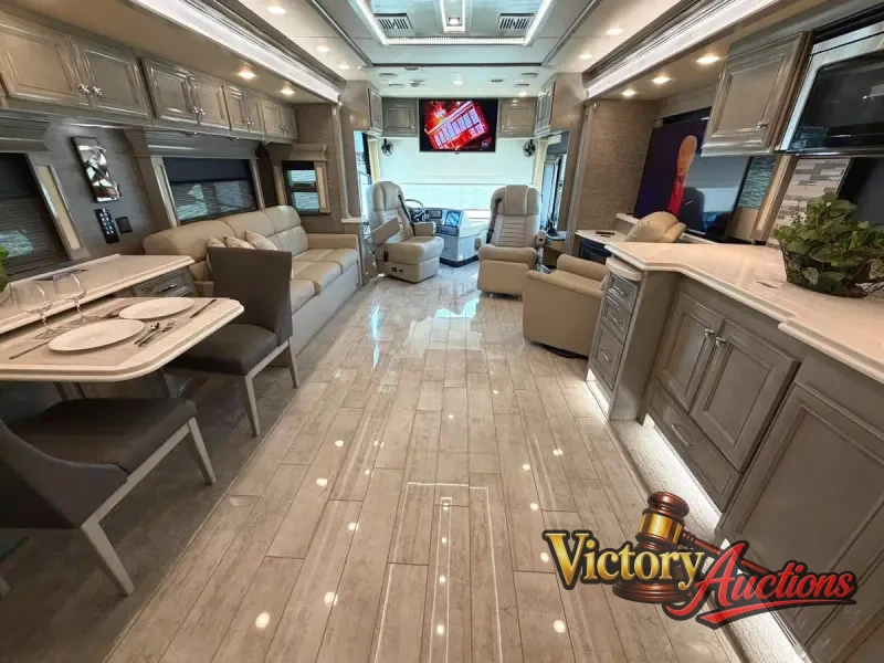 2020 Tiffin Phaeton 37BH photo 2