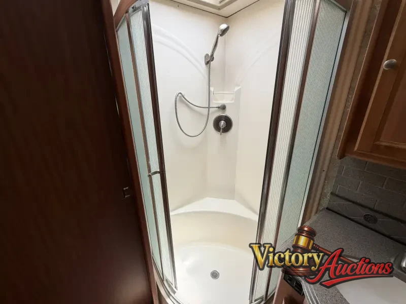 2011 Tiffin Phaeton 40QTH photo 25