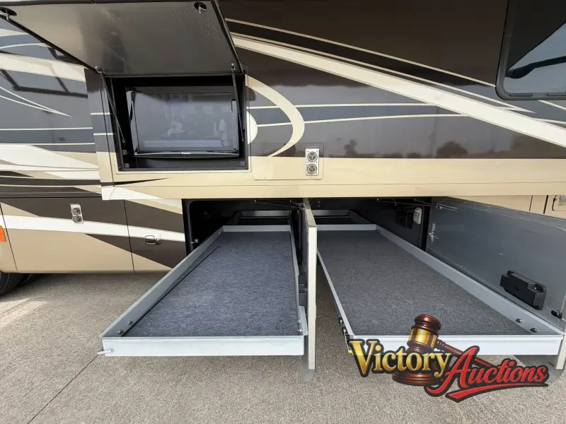 2011 Tiffin Phaeton 40QTH photo 11