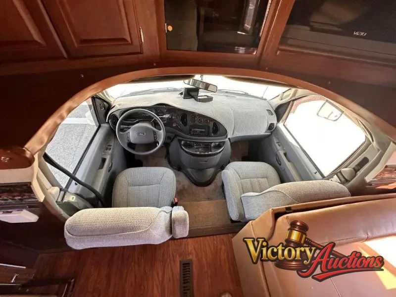 2004 Winnebago Minnie Winnie 26Ft photo 10