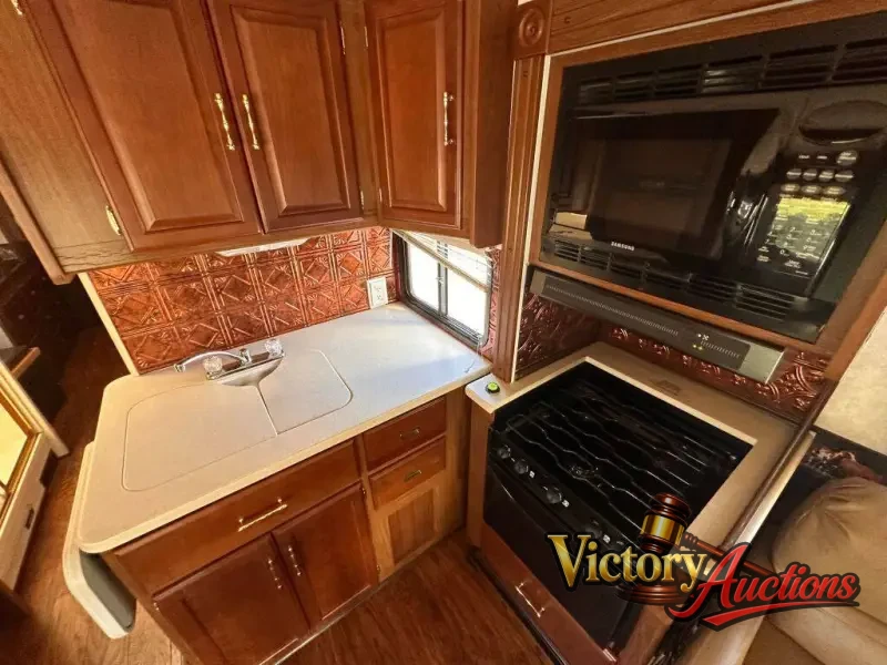 2004 Winnebago Minnie Winnie 26Ft photo 8