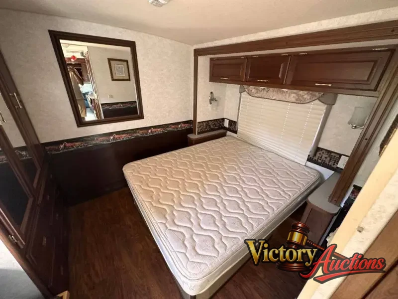2004 Winnebago Minnie Winnie 26Ft photo 4