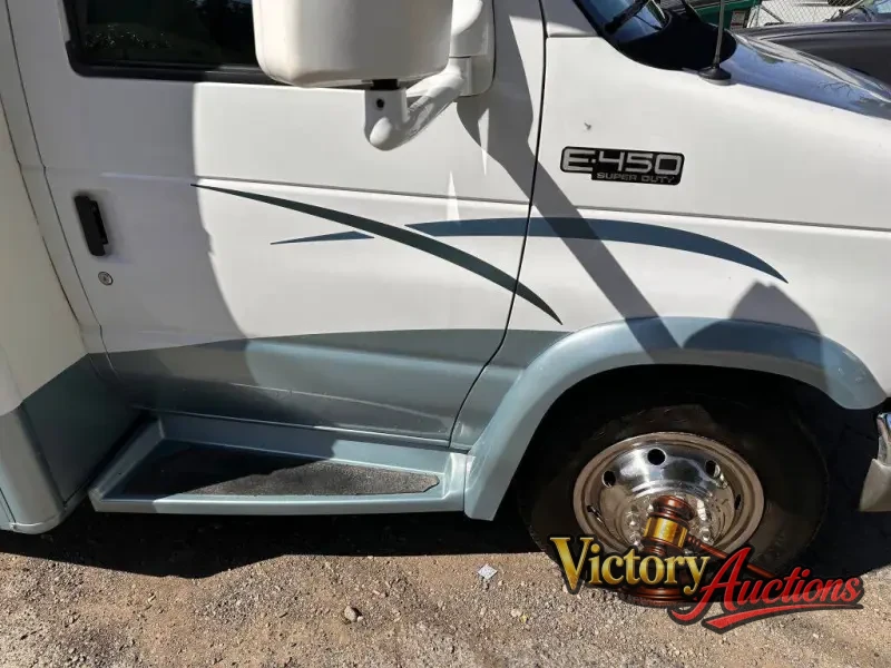 2004 Winnebago Minnie Winnie 26Ft photo 16
