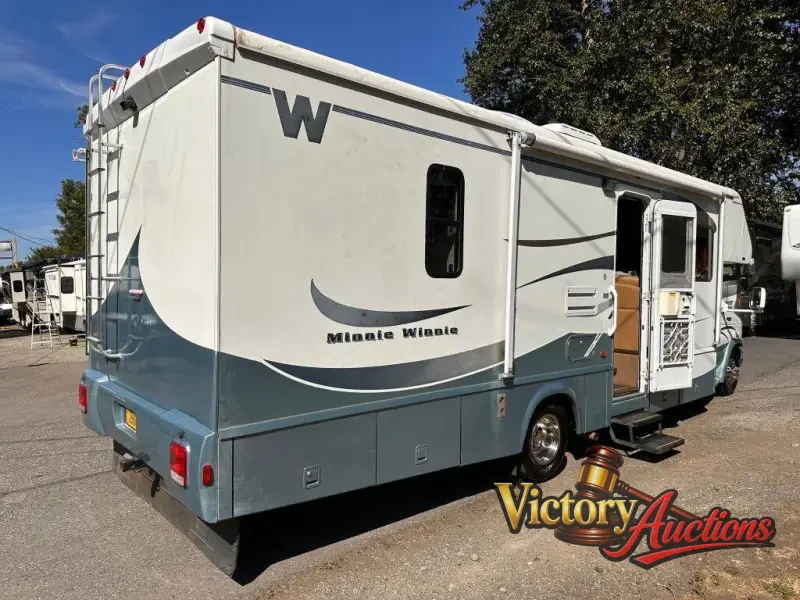 2004 Winnebago Minnie Winnie 26Ft photo 17