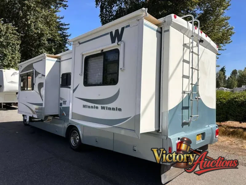 2004 Winnebago Minnie Winnie 26Ft photo 20