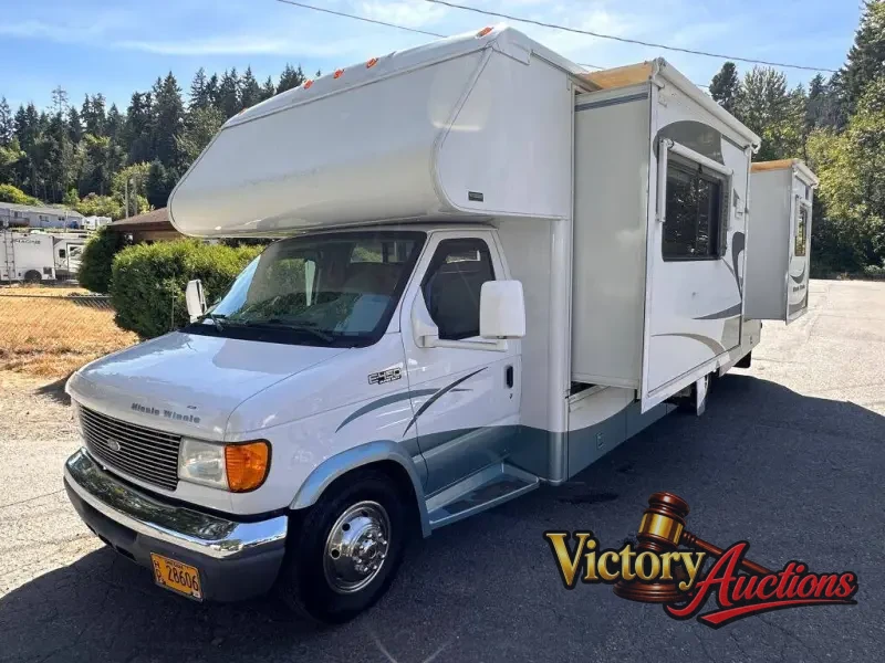 2004 Winnebago Minnie Winnie 26Ft photo 24