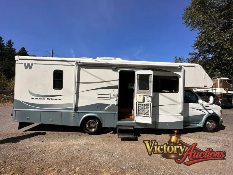 2004 Winnebago Minnie Winnie 26Ft photo 18