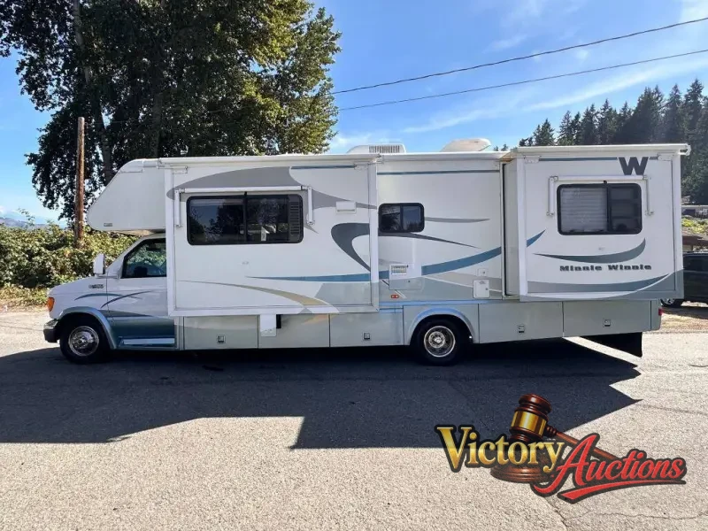 2004 Winnebago Minnie Winnie 26Ft photo 23