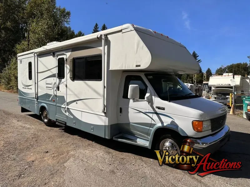 2004 Winnebago Minnie Winnie 26Ft photo 1
