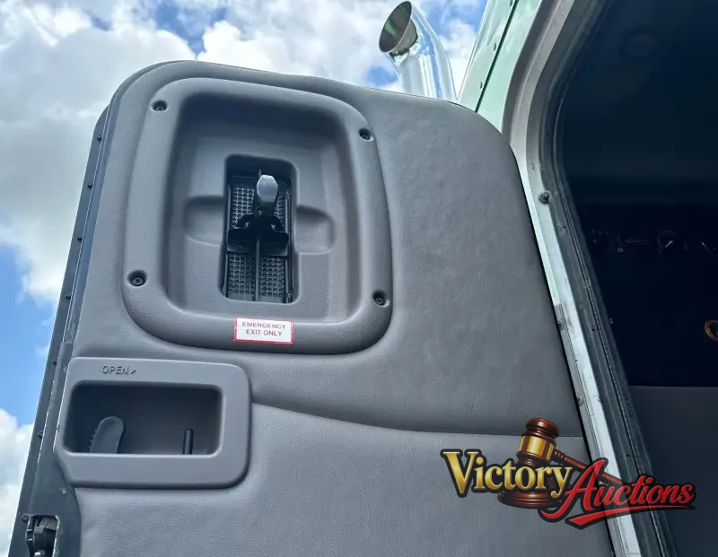 2021 Peterbilt 389 photo 44