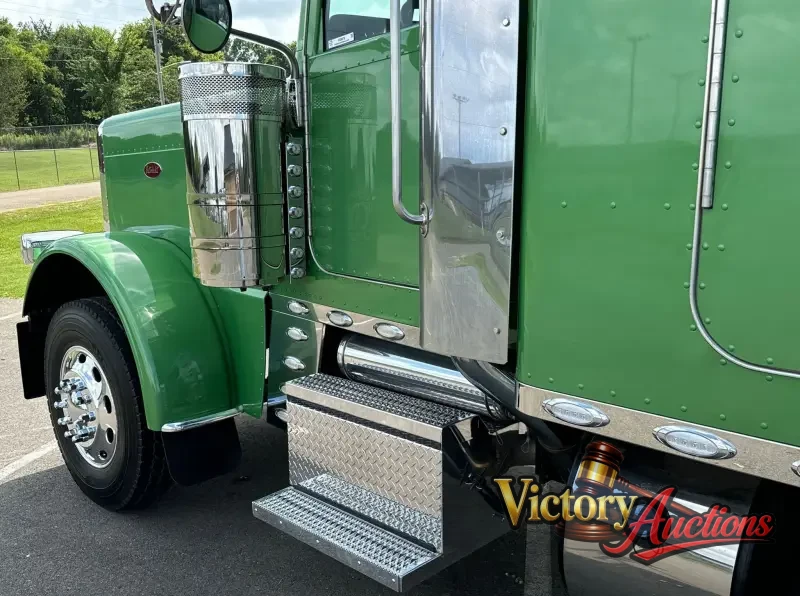 2021 Peterbilt 389 photo 9