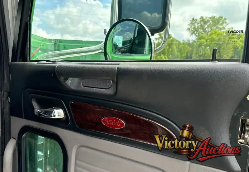 2021 Peterbilt 389 photo 57
