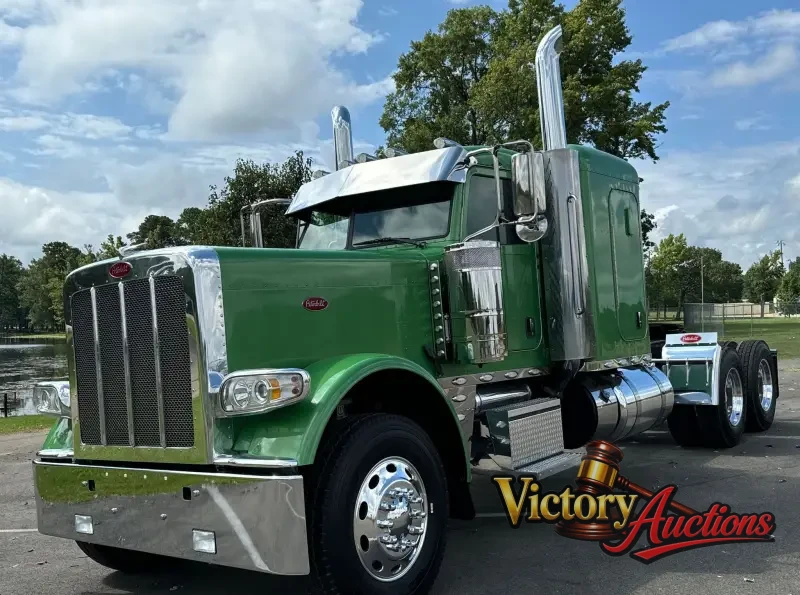 2021 Peterbilt 389 photo 1