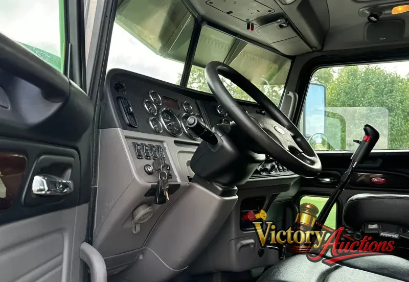 2021 Peterbilt 389 photo 33
