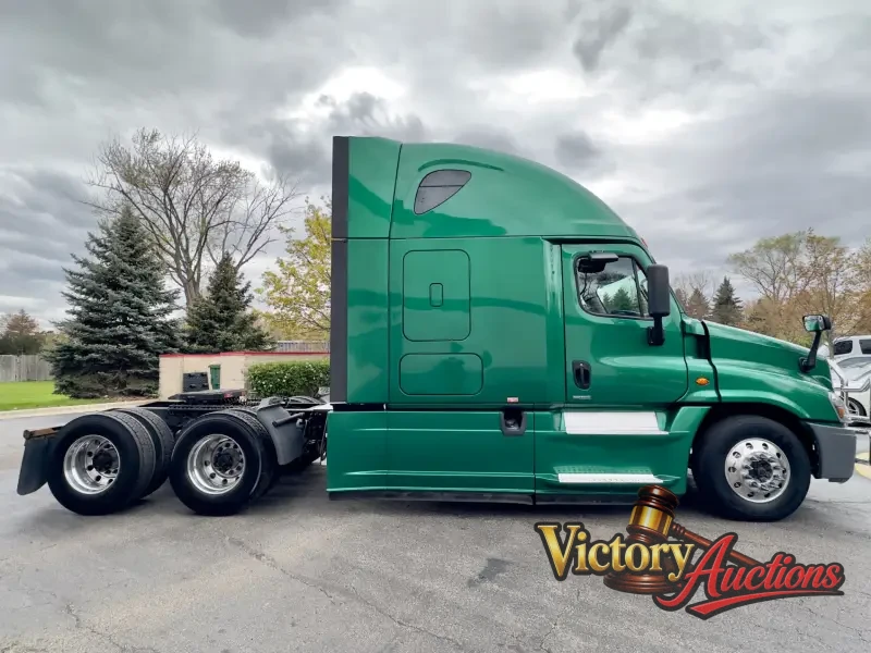 2018 Freightliner Cascadia 125 Evolution Sleeper photo 5