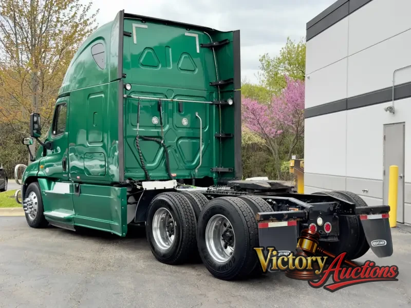2018 Freightliner Cascadia 125 Evolution Sleeper photo 8