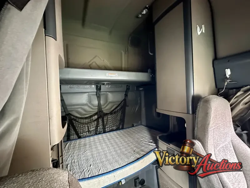 2018 Freightliner Cascadia 125 Evolution Sleeper photo 21