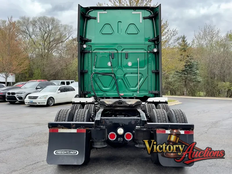 2018 Freightliner Cascadia 125 Evolution Sleeper photo 6