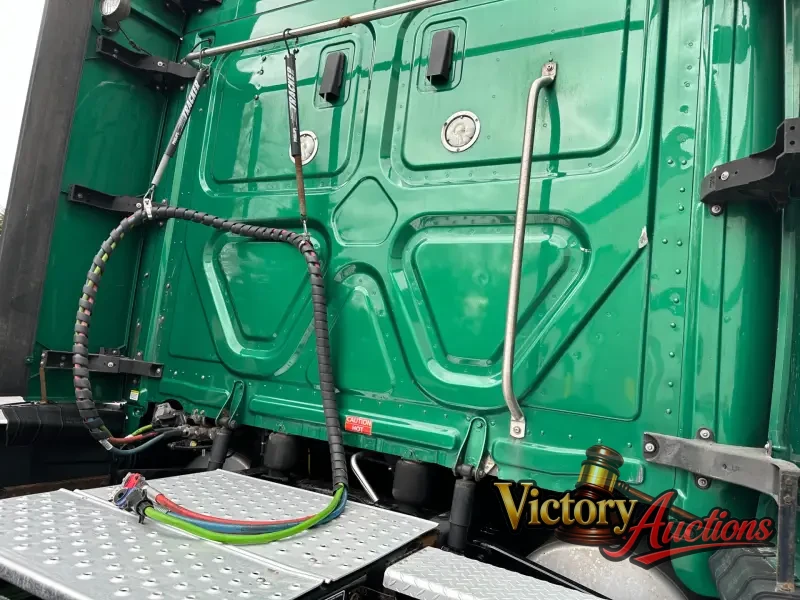 2018 Freightliner Cascadia 125 Evolution Sleeper photo 17