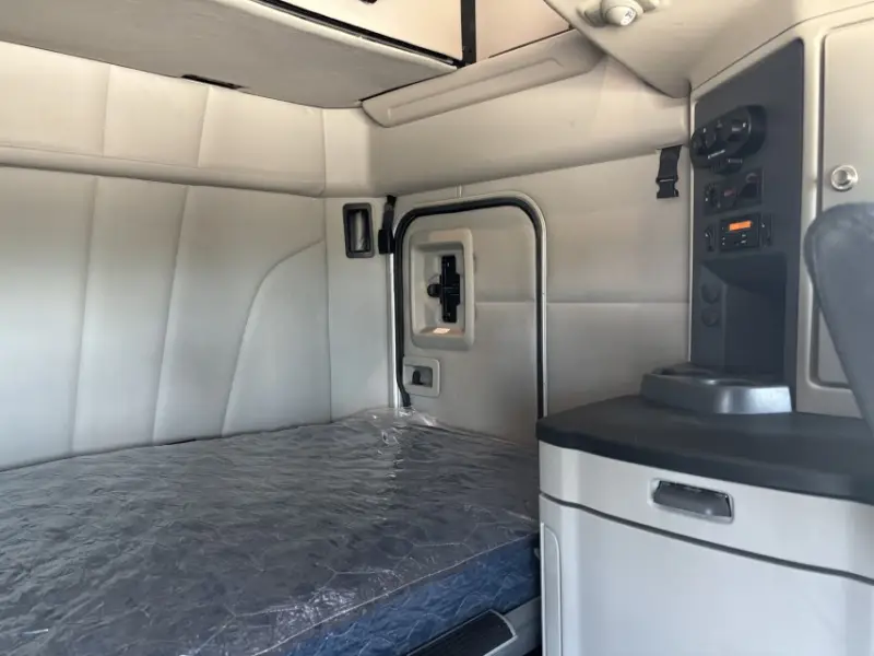 2022 Peterbilt 579 photo 19