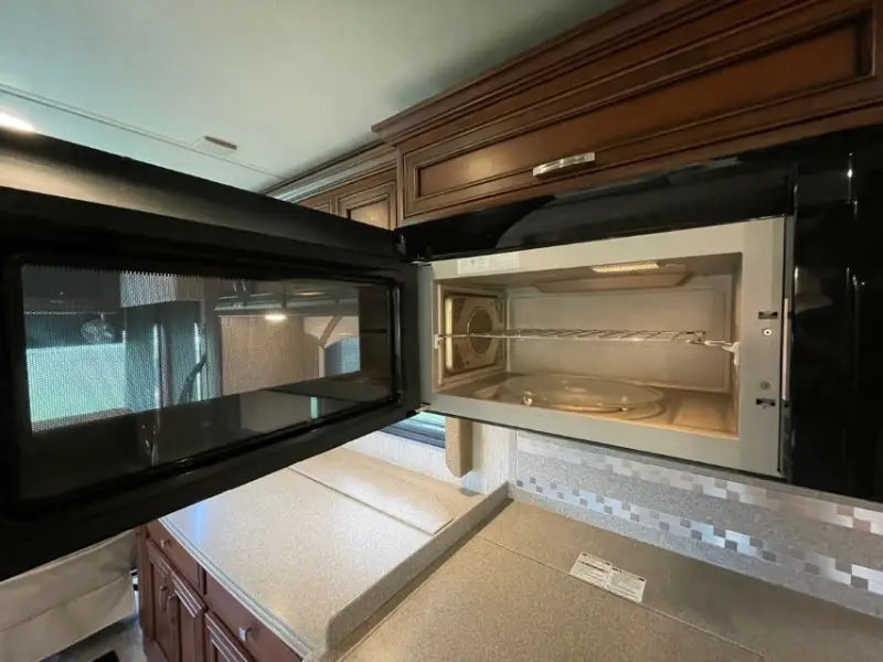 2016 Newmar Ventana LE 3709 photo 26