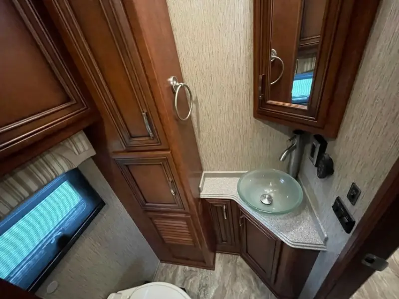 2016 Newmar Ventana LE 3709 photo 21